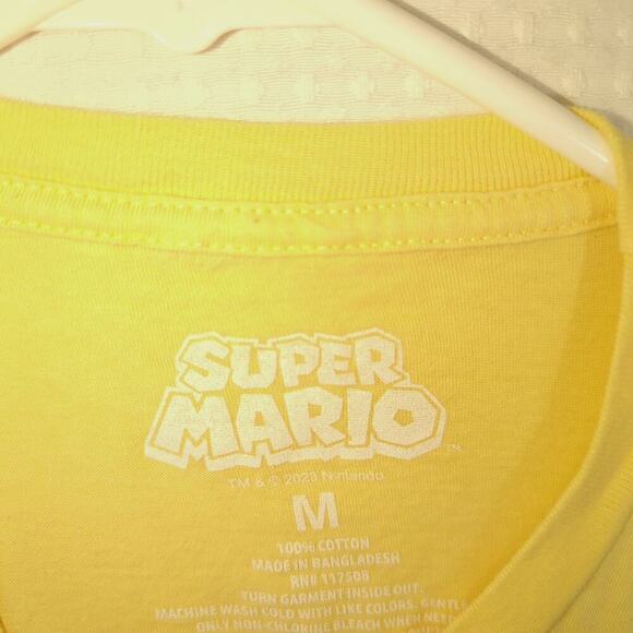 Super Mario Wario Graphic T-Shirt Yellow Nintendo 2023 Tee Men’s Medium Cotton - Picture 3 of 4